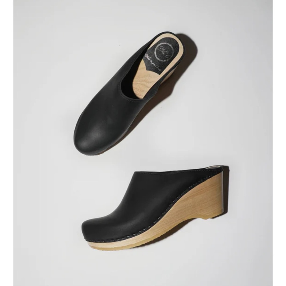 No. 6 “New School” wedge clog size 38